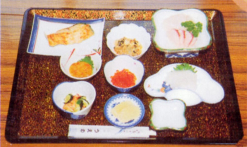 刺身料理（ヒラメ・ウニ・イカ）定食